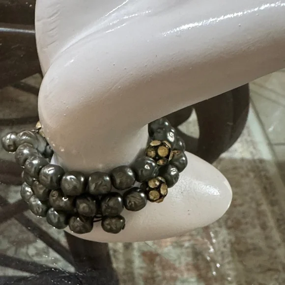 Elegant Beaded Bracelet - Picture 3 of 7